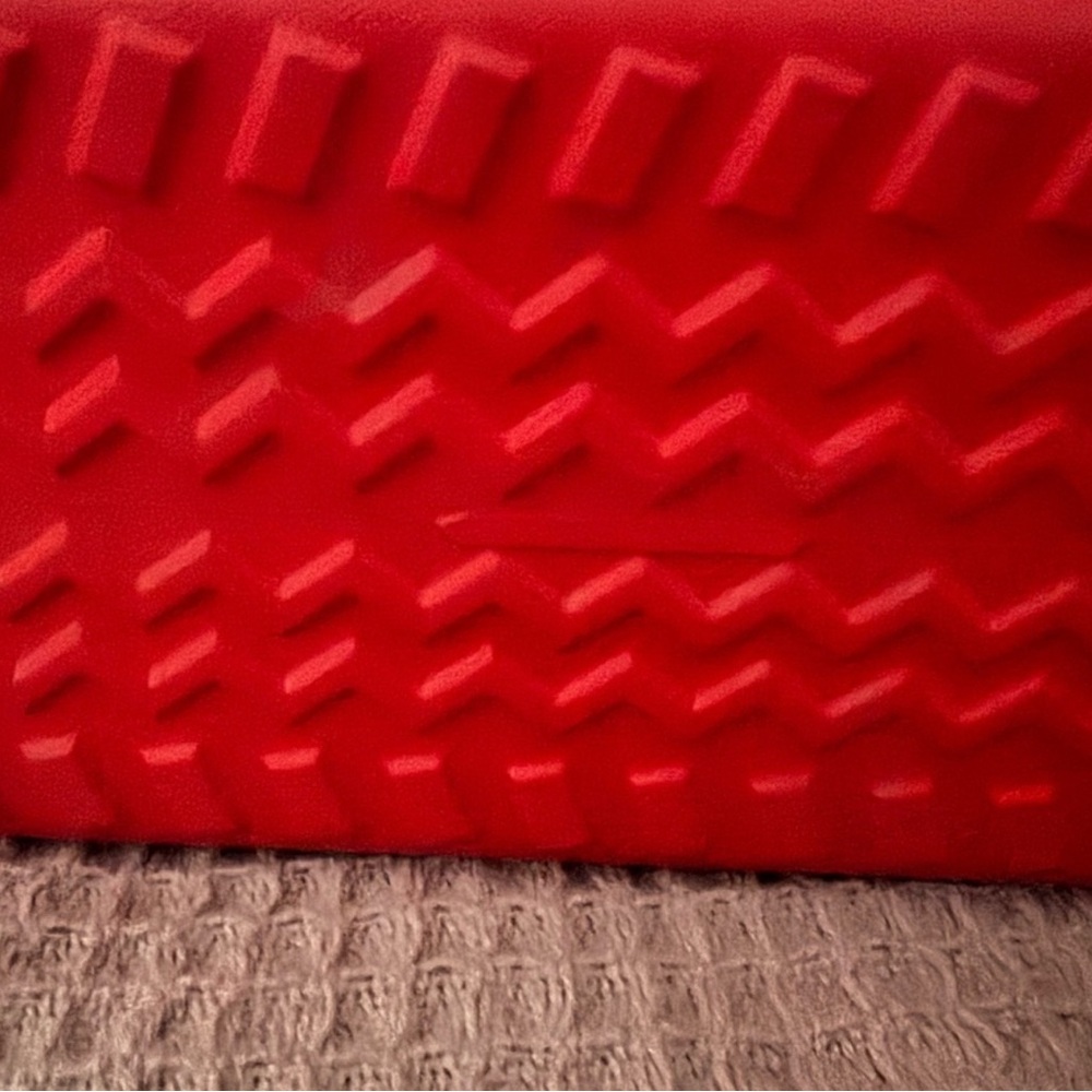 BITTY BOGG BAG Red Heart Cutout Tote - Picture 3 of 4